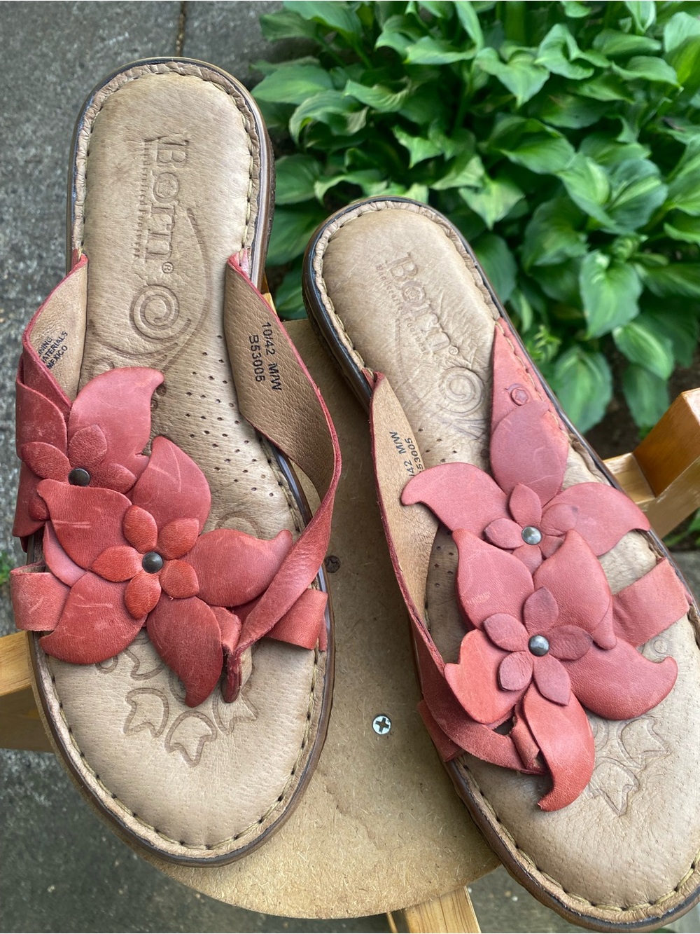 BORN SANDALS SZ 10M